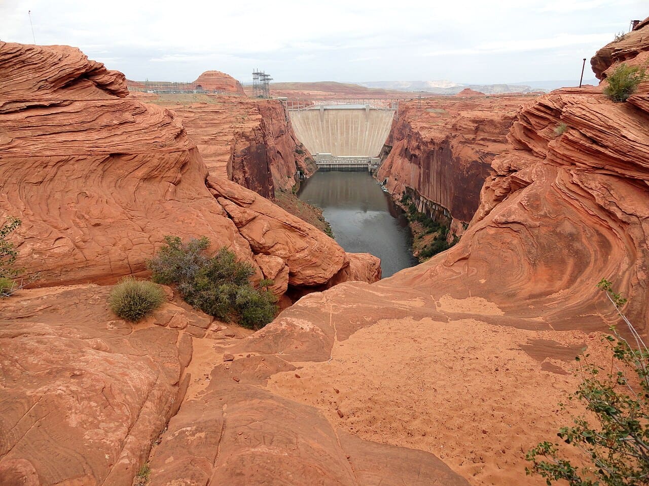 Glen Canyon Dam Overlook - Fabio Achilli, CC BY 2.0, via Wikimedia Commons